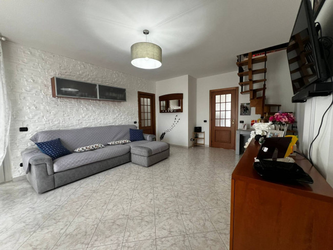 Appartamento in vendita a Vezzano Ligure