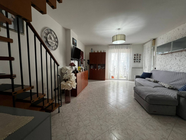 Appartamento in vendita a Vezzano Ligure