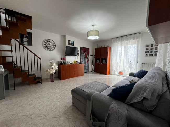 Appartamento in vendita a Vezzano Ligure