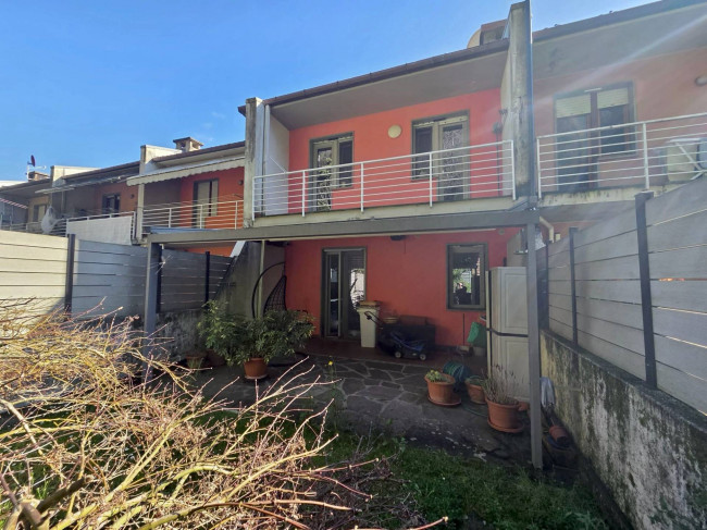 Villette a schiera in vendita a Podenzana