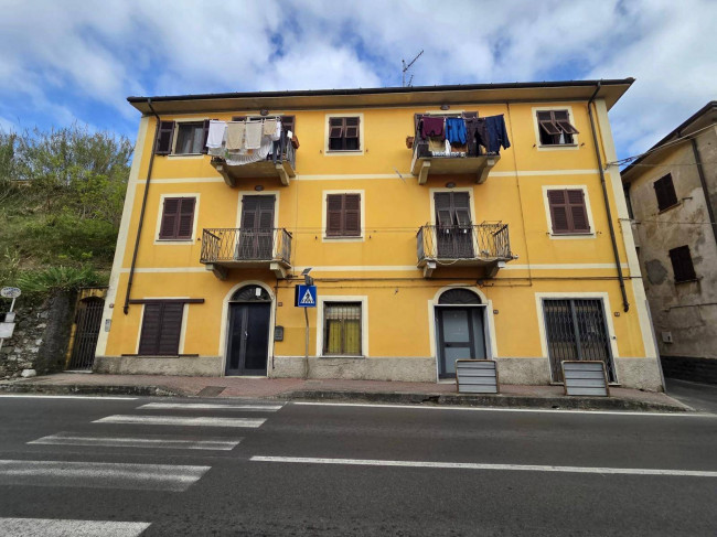 Appartamento in vendita a Vezzano Ligure