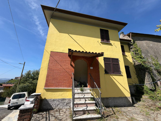 Villette a schiera in vendita a Podenzana