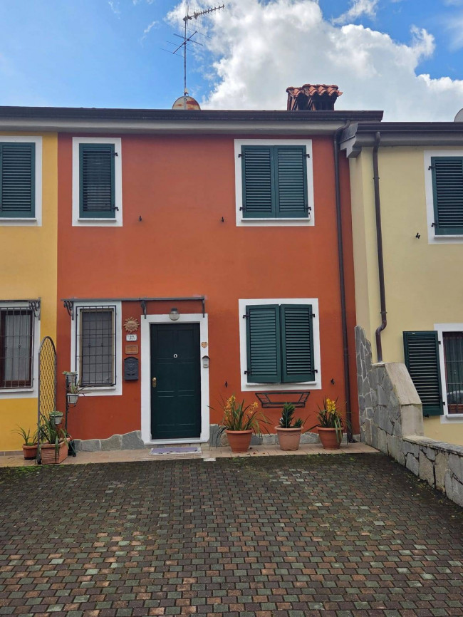 Villette a schiera in vendita a Podenzana
