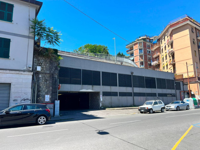 Box o garage in vendita a La Spezia