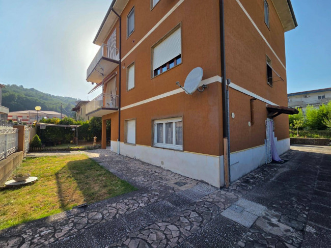 Appartamento in vendita a Follo