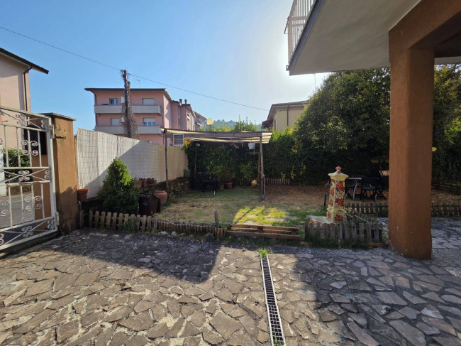 Appartamento in vendita a Follo