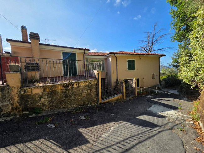 Villette a schiera in vendita a Podenzana