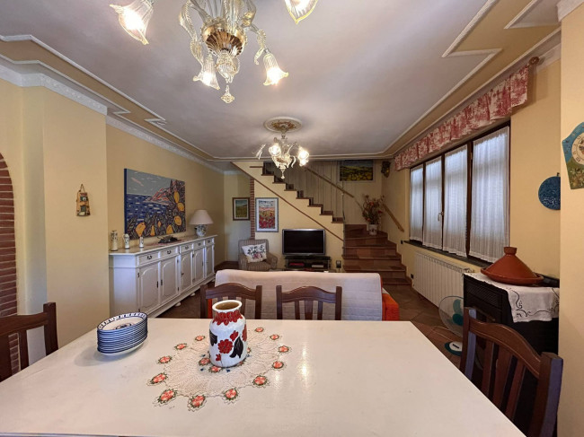 Casa singola in affitto a Riccò del Golfo di Spezia