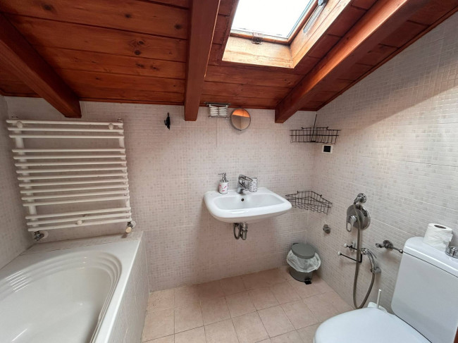Casa singola in affitto a Riccò del Golfo di Spezia