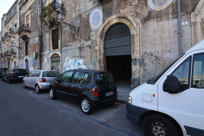 Locale commerciale in affitto a Catania