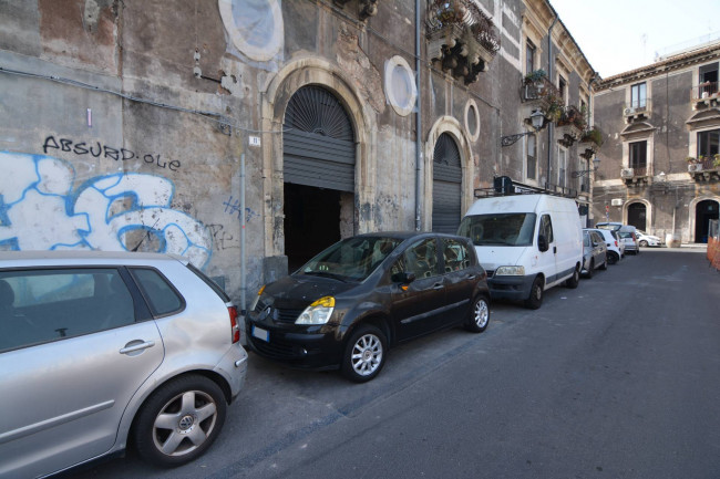 Locale commerciale in affitto a Catania