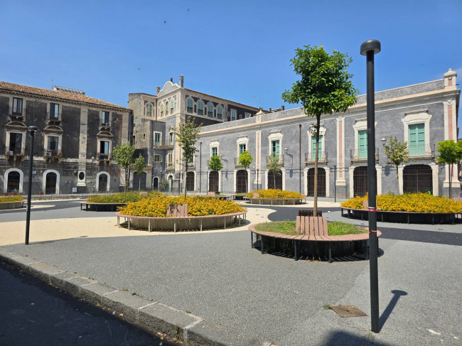 Locale commerciale in affitto a Catania