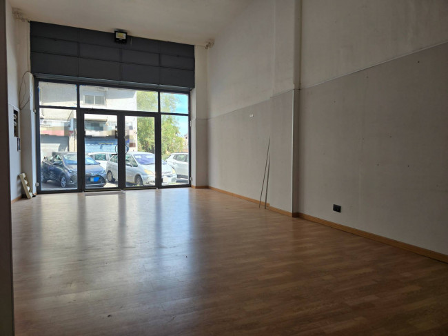 Locale commerciale in affitto a Catania