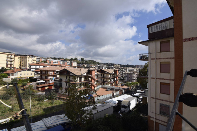 Appartamento Quadrilocale in vendita a Gravina di Catania