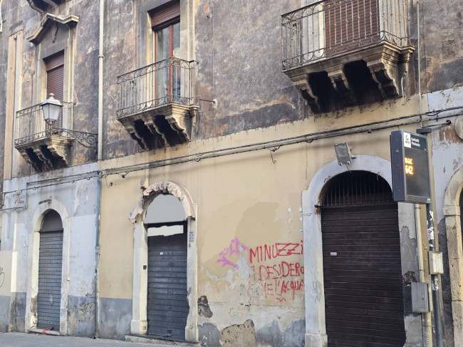 Appartamento Quadrilocale in vendita a Catania