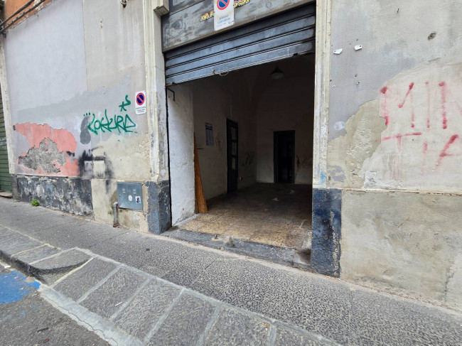 Deposito-Garage-Locale Commerciale in affitto a Catania