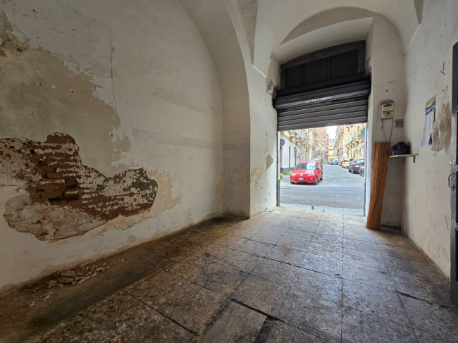 Deposito-Garage-Locale Commerciale in affitto a Catania