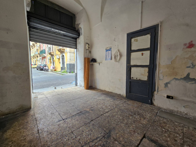 Deposito-Garage-Locale Commerciale in affitto a Catania