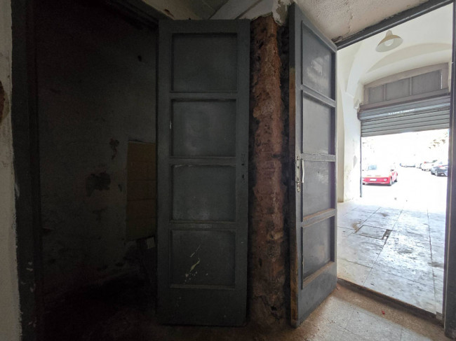 Deposito-Garage-Locale Commerciale in affitto a Catania
