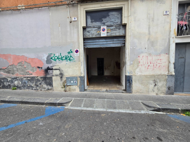 Deposito-Garage-Locale Commerciale in affitto a Catania