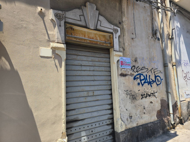 Locale commerciale in vendita a Catania