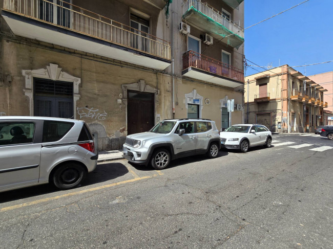 Locale commerciale in vendita a Catania