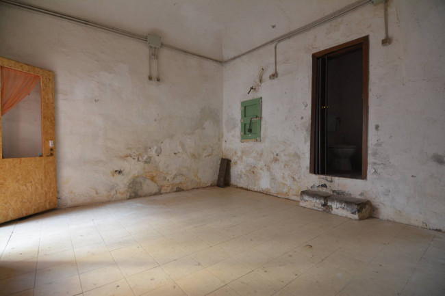 Deposito-Garage-Locale Commerciale in vendita a Catania