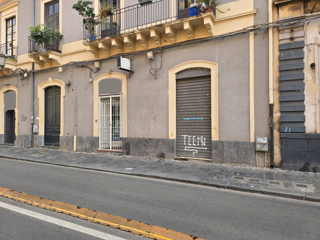 Locale commerciale in vendita a Catania