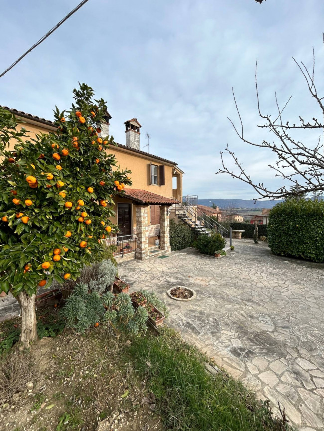 Villetta Bifamiliare in vendita a Todi