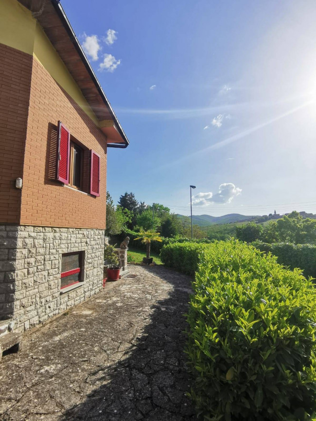 Casa singola in vendita a Baschi