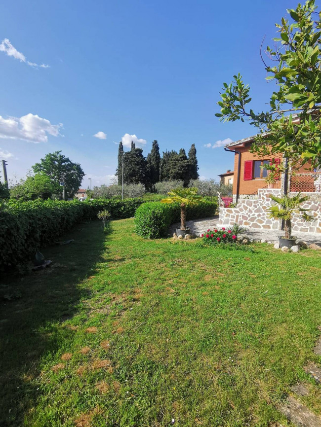 Casa singola in vendita a Baschi