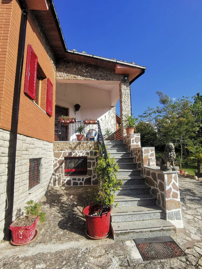 Casa singola in vendita a Baschi