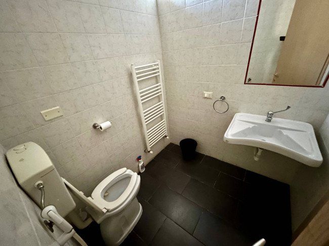 Locale commerciale in vendita a Todi