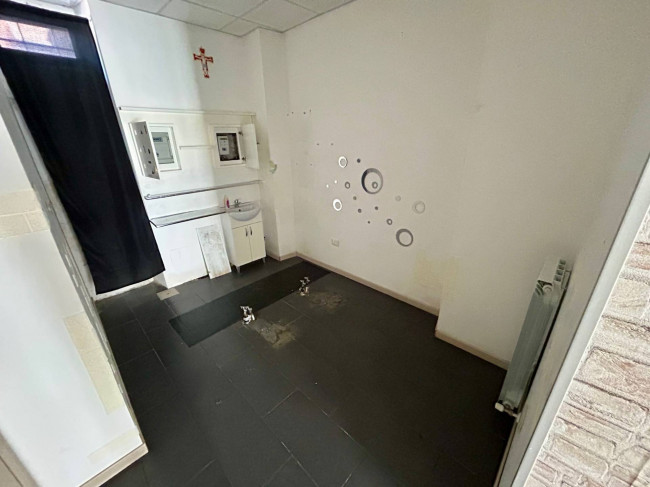 Locale commerciale in vendita a Todi