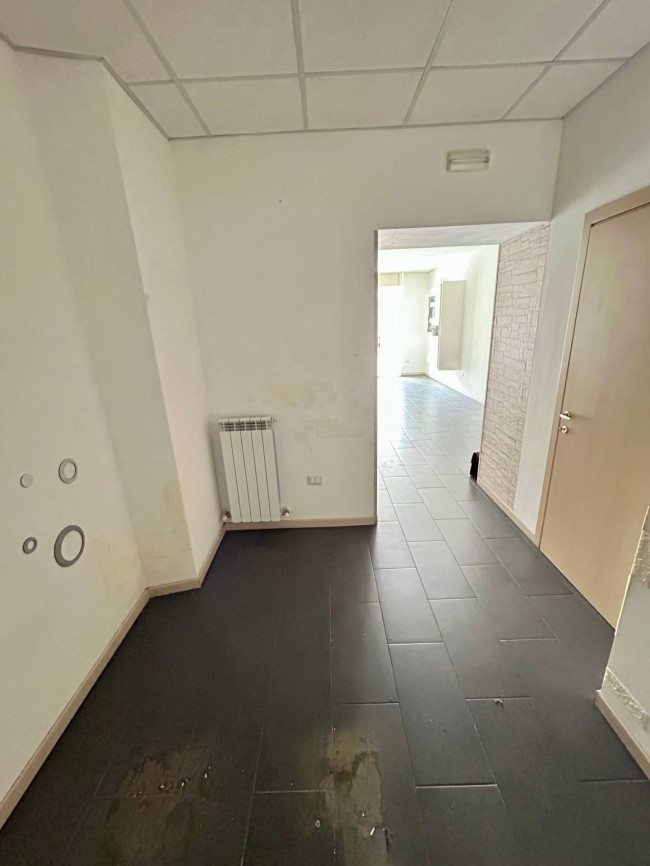 Locale commerciale in vendita a Todi