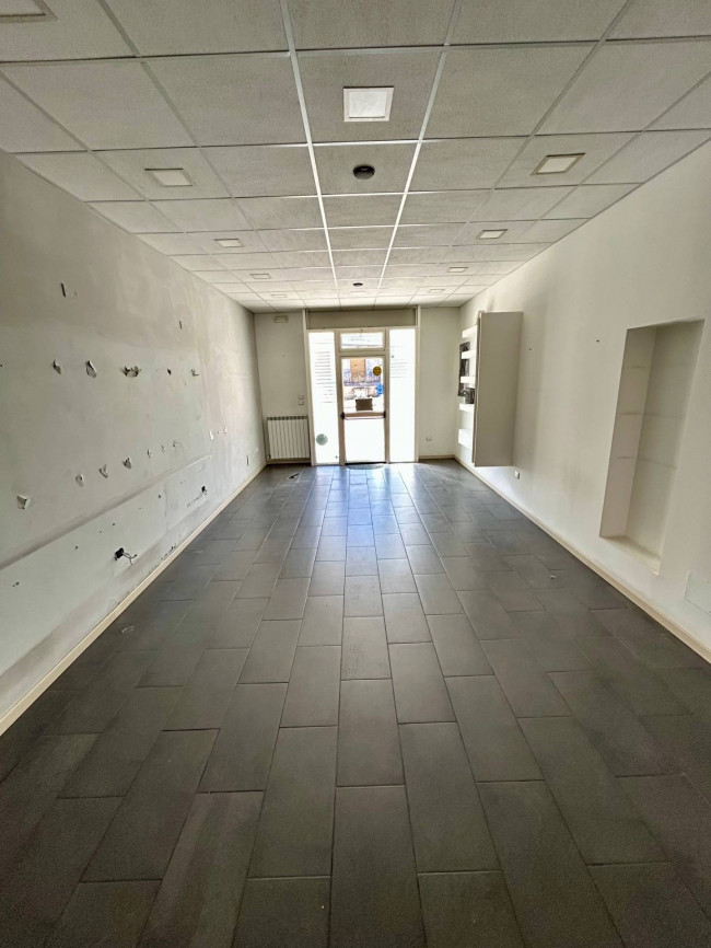 Locale commerciale in vendita a Todi