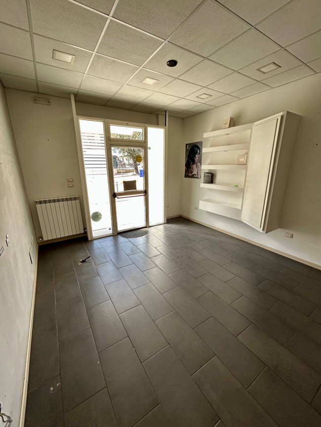 Locale commerciale in vendita a Todi