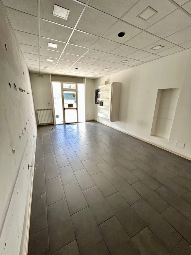 Locale commerciale in vendita a Todi
