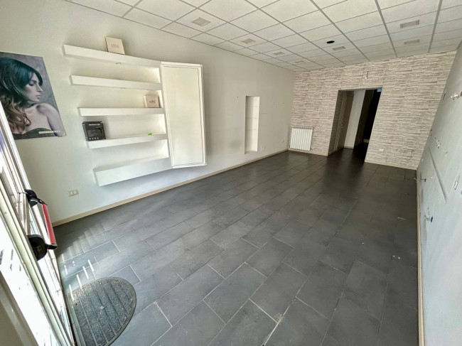 Locale commerciale in vendita a Todi