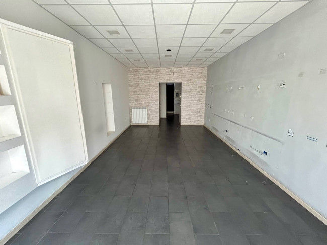 Locale commerciale in vendita a Todi