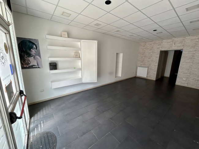 Locale commerciale in vendita a Todi