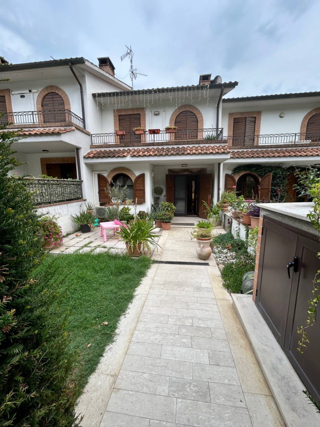 Villette a schiera in vendita a Todi