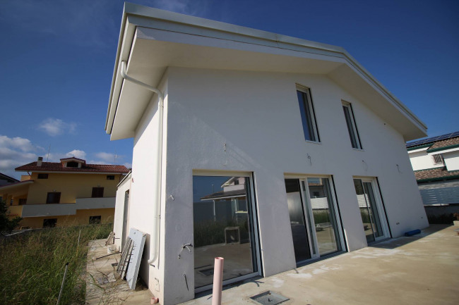 Villa in vendita a Davoli