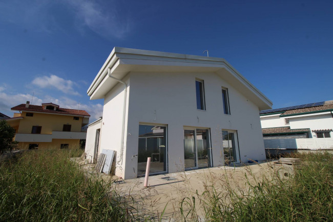 Villa in vendita a Davoli