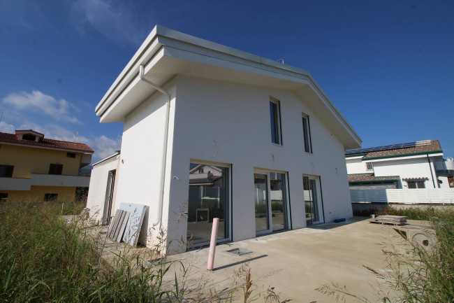 Villa in vendita a Davoli