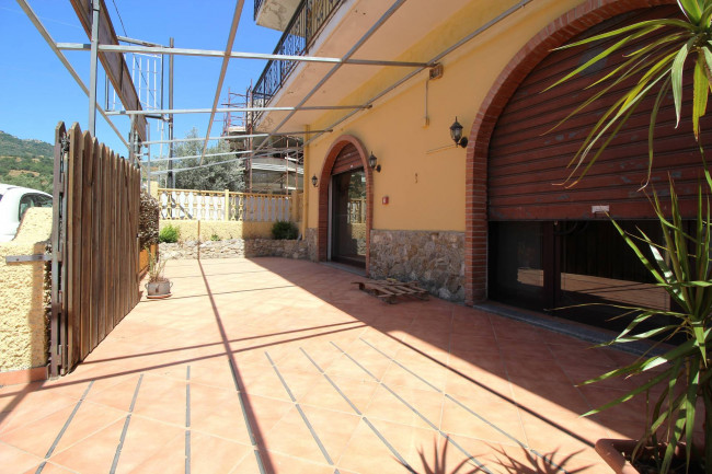 Locale commerciale in vendita a Montepaone