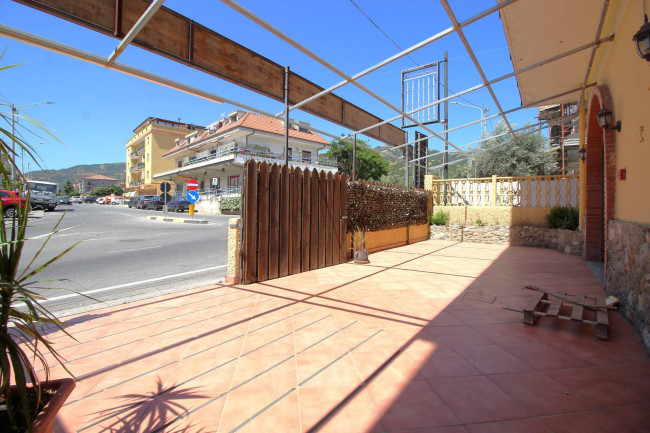 Locale commerciale in vendita a Montepaone