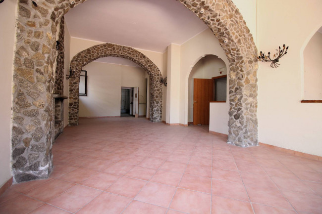 Locale commerciale in vendita a Montepaone