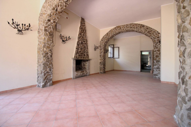 Locale commerciale in vendita a Montepaone