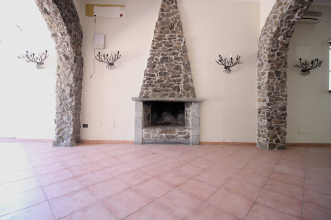 Locale commerciale in vendita a Montepaone